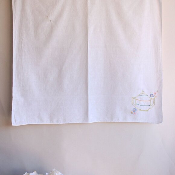 Vintage 1950s Tablecloth Or Kitchen Towel with Cross-stitch Teapot Embroidery - Picture 4 of 10